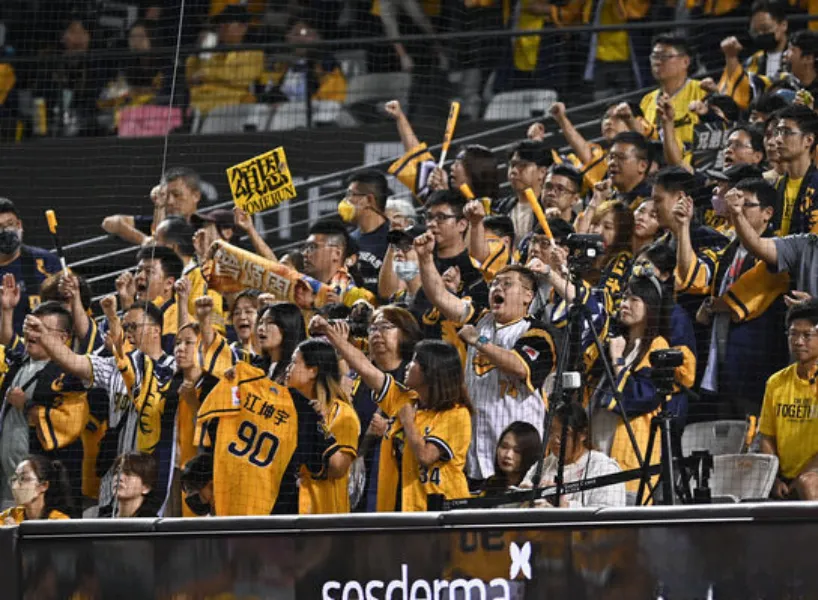 中華職棒擁有大量的球迷進場支持，現場氣氛的熱烈也讓很多人去了還想再去